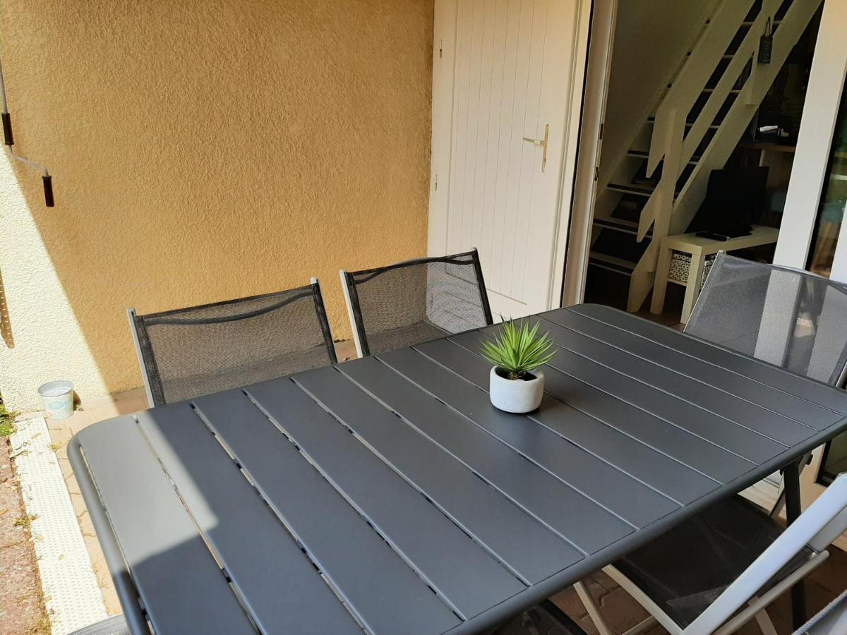 Charmante Villa Patio Avec Terrasse : Proche Plages Et Centre, Ideale Pour 4 Personnes - Fr-1-239-789 Capbreton Exterior photo