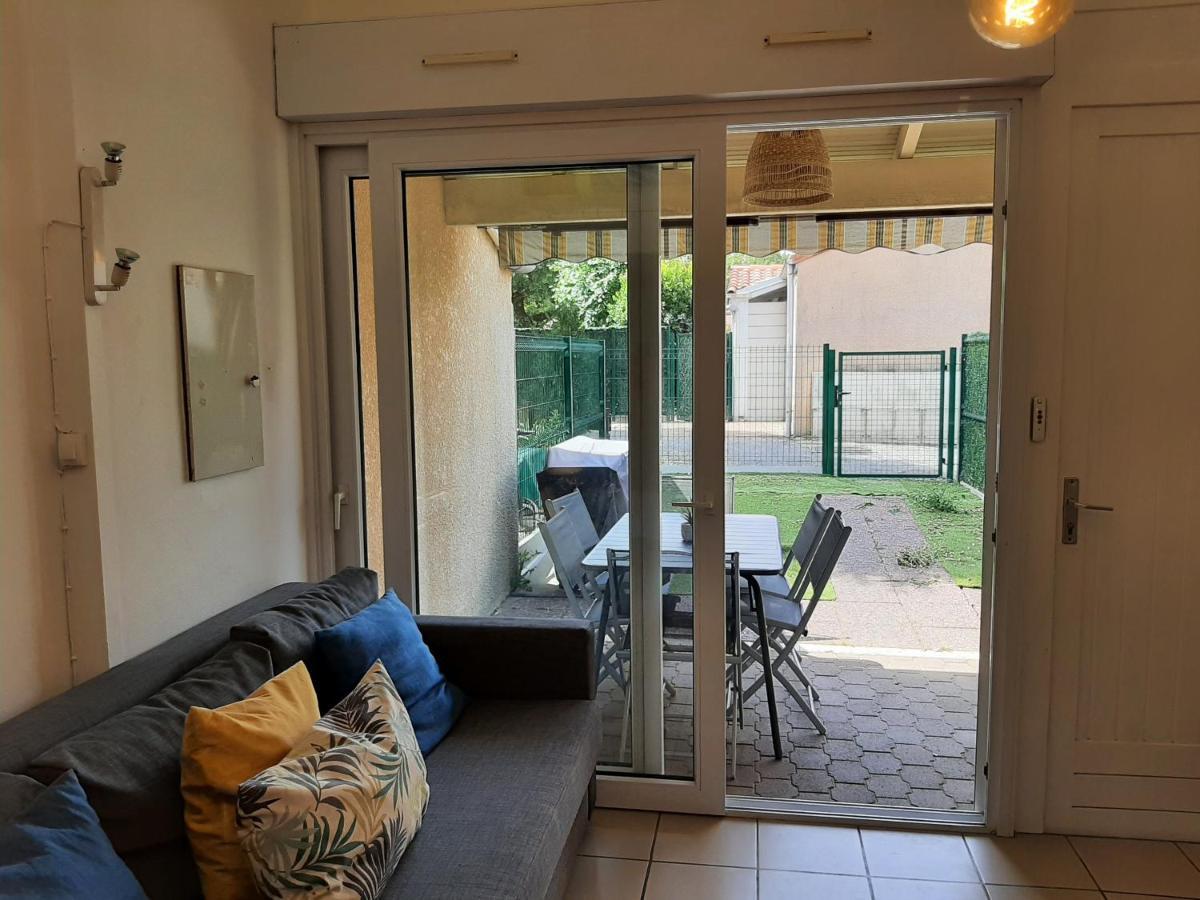 Charmante Villa Patio Avec Terrasse : Proche Plages Et Centre, Ideale Pour 4 Personnes - Fr-1-239-789 Capbreton Exterior photo
