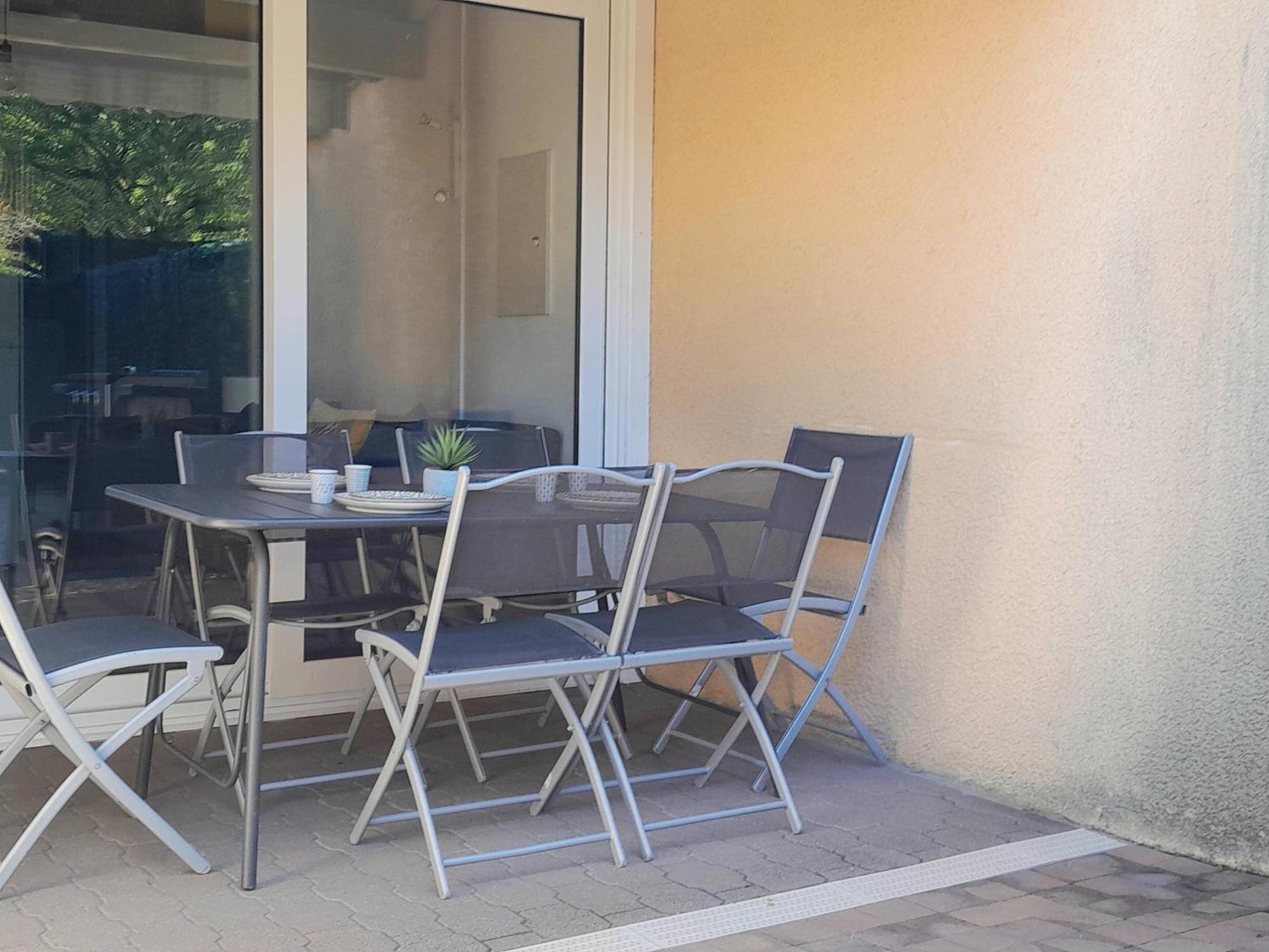 Charmante Villa Patio Avec Terrasse : Proche Plages Et Centre, Ideale Pour 4 Personnes - Fr-1-239-789 Capbreton Exterior photo