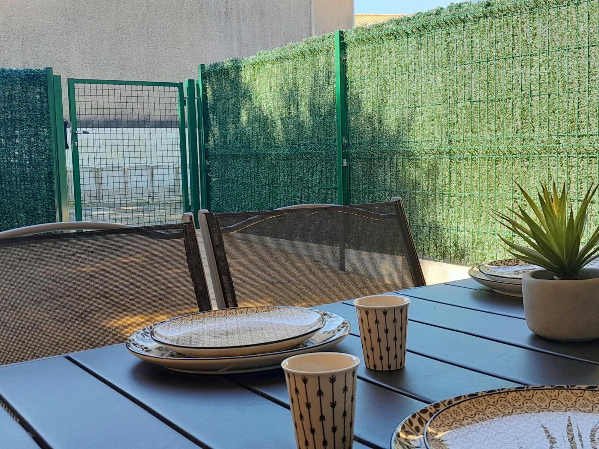 Charmante Villa Patio Avec Terrasse : Proche Plages Et Centre, Ideale Pour 4 Personnes - Fr-1-239-789 Capbreton Exterior photo
